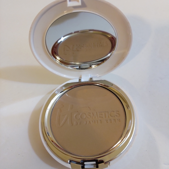 NEW  IT COSMETICS Celebration Foundation Illumination Tan Full Size - Picture 4 of 8